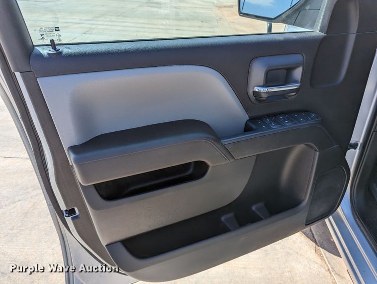 image for item DR6889 2017 Chevrolet Silverado 1500  Crew Cab pickup truck