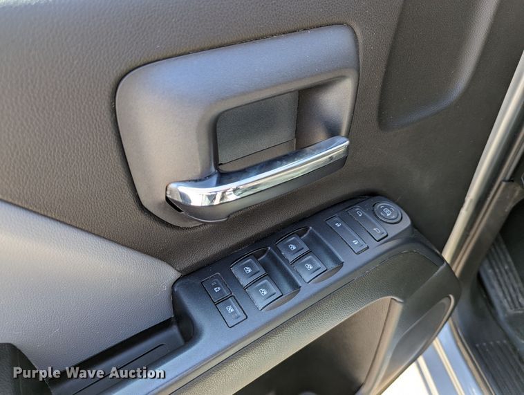 image for item DR6889 2017 Chevrolet Silverado 1500  Crew Cab pickup truck