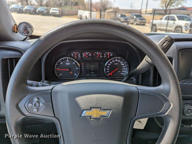 image for item DR6889 2017 Chevrolet Silverado 1500  Crew Cab pickup truck