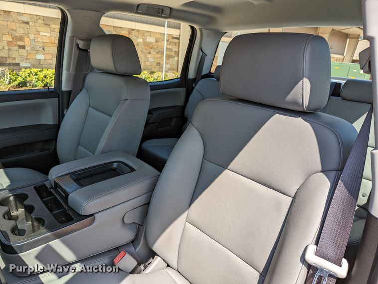 image for item DR6889 2017 Chevrolet Silverado 1500  Crew Cab pickup truck