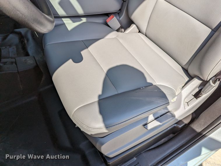 image for item DR6889 2017 Chevrolet Silverado 1500  Crew Cab pickup truck