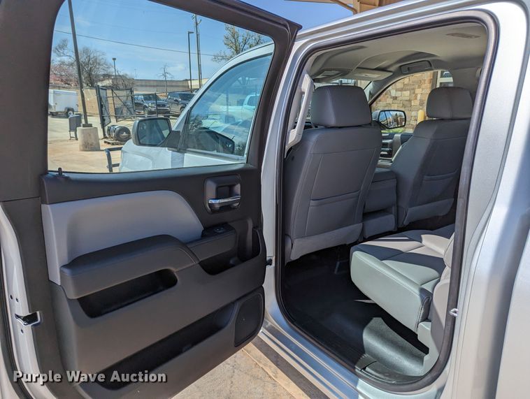 image for item DR6889 2017 Chevrolet Silverado 1500  Crew Cab pickup truck