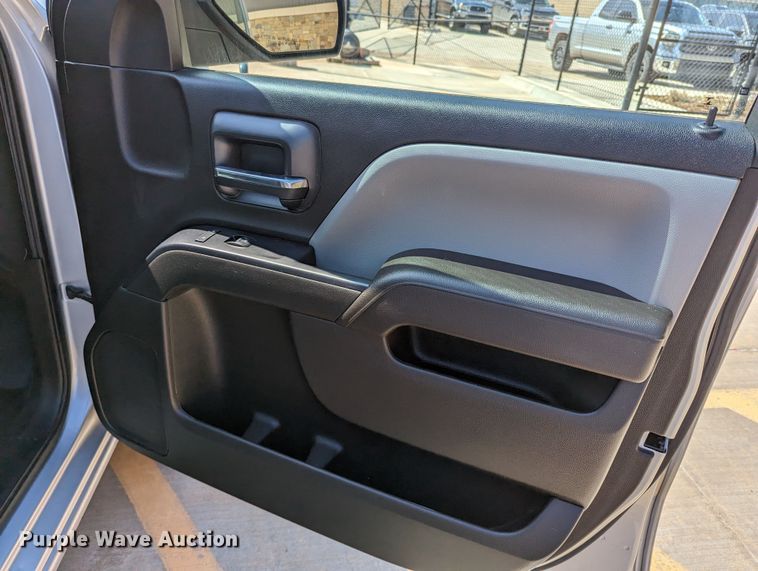 image for item DR6889 2017 Chevrolet Silverado 1500  Crew Cab pickup truck