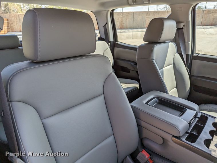 image for item DR6889 2017 Chevrolet Silverado 1500  Crew Cab pickup truck