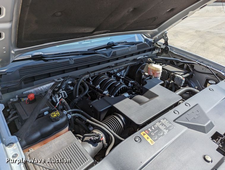 image for item DR6889 2017 Chevrolet Silverado 1500  Crew Cab pickup truck