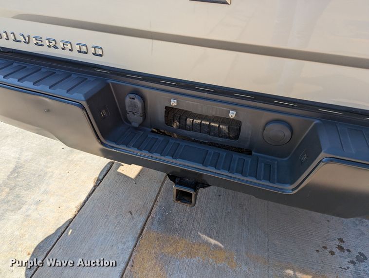 image for item DR6889 2017 Chevrolet Silverado 1500  Crew Cab pickup truck