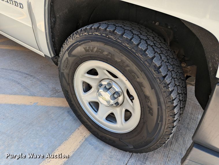 image for item DR6889 2017 Chevrolet Silverado 1500  Crew Cab pickup truck