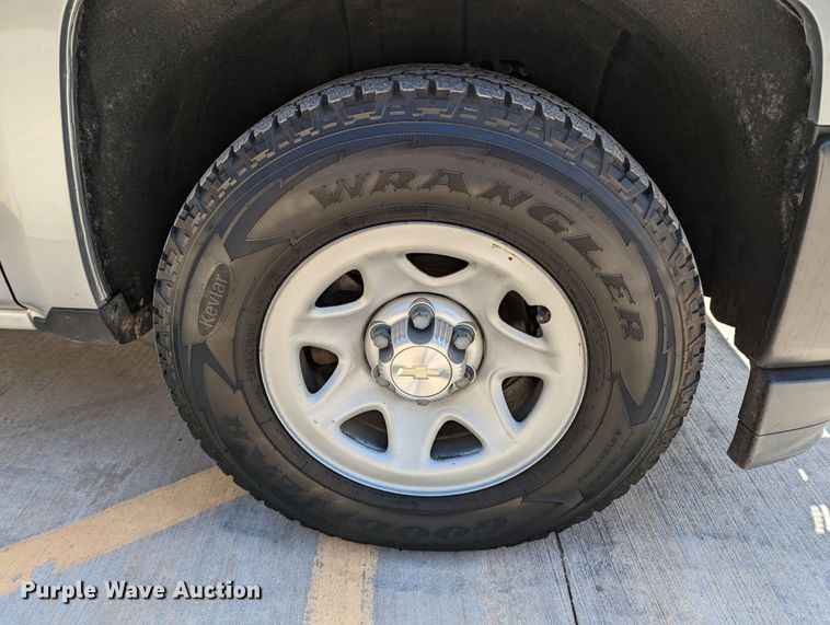 image for item DR6889 2017 Chevrolet Silverado 1500  Crew Cab pickup truck