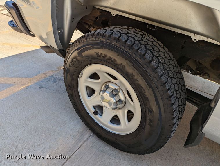 image for item DR6889 2017 Chevrolet Silverado 1500  Crew Cab pickup truck