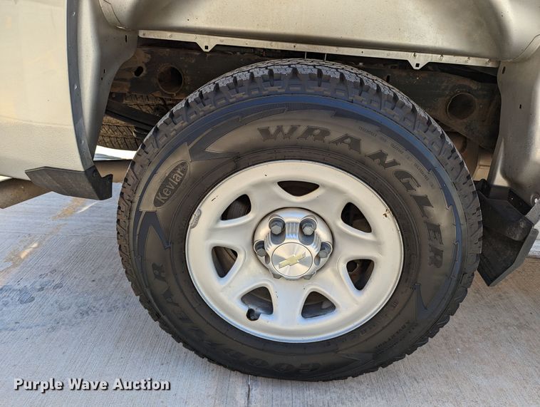 image for item DR6889 2017 Chevrolet Silverado 1500  Crew Cab pickup truck