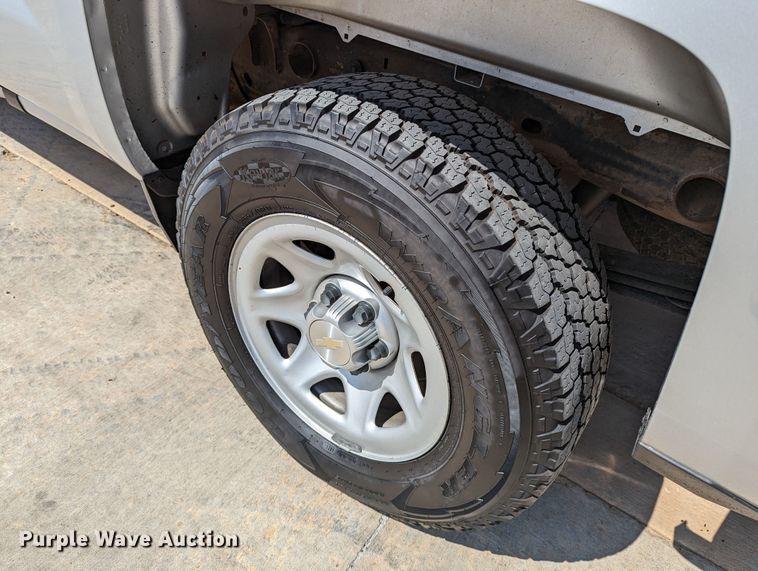 image for item DR6889 2017 Chevrolet Silverado 1500  Crew Cab pickup truck