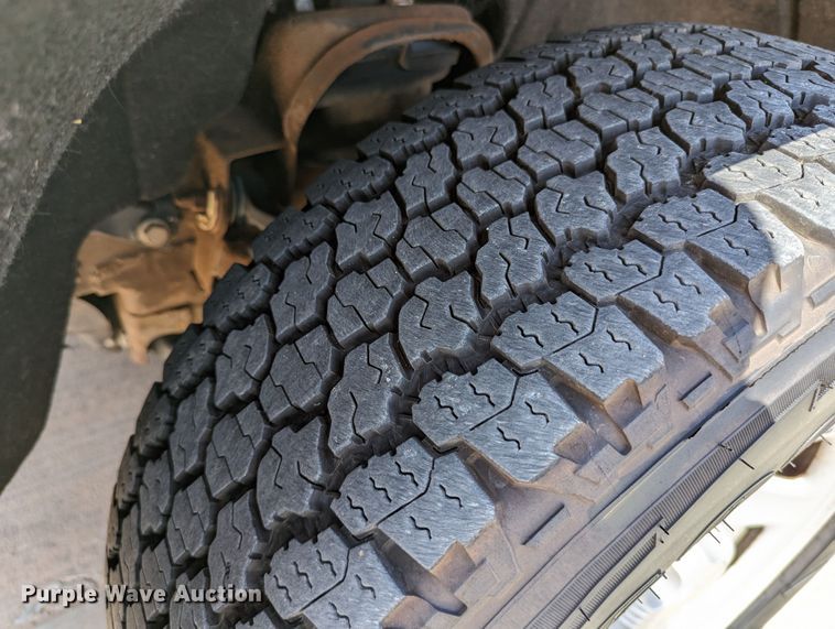 image for item DR6889 2017 Chevrolet Silverado 1500  Crew Cab pickup truck