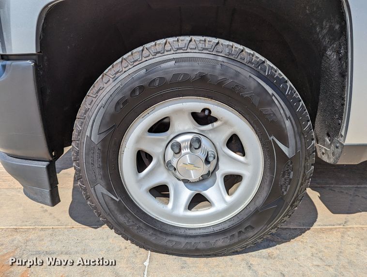 image for item DR6889 2017 Chevrolet Silverado 1500  Crew Cab pickup truck