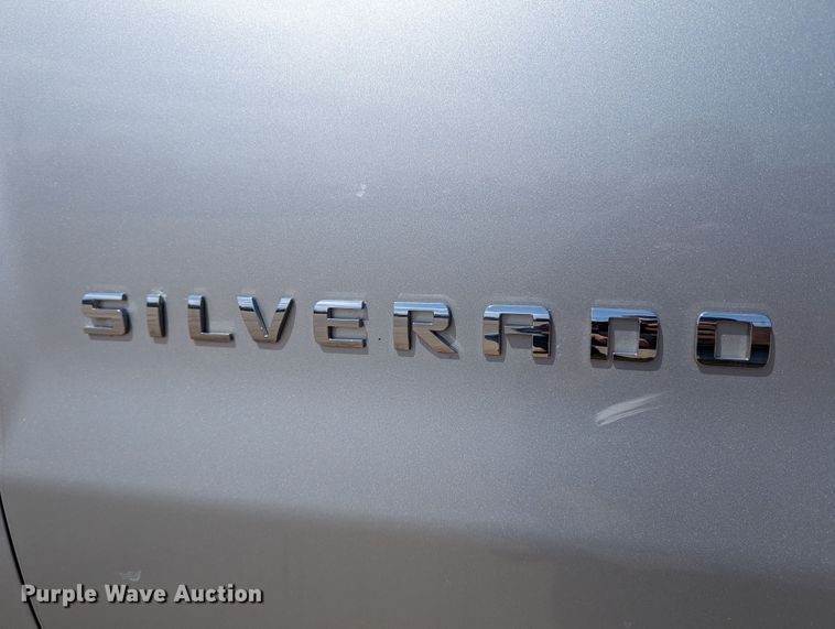 image for item DR6889 2017 Chevrolet Silverado 1500  Crew Cab pickup truck