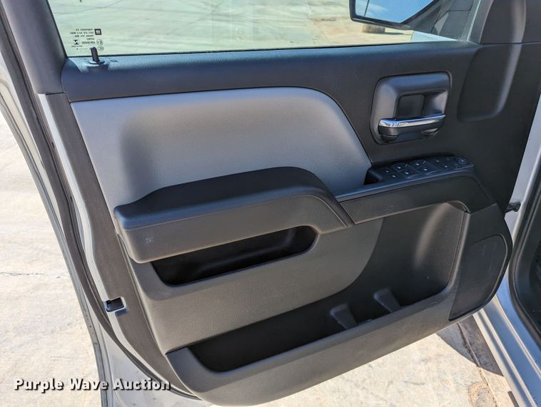 image for item DR6890 2016 Chevrolet Silverado 1500  Crew Cab pickup truck