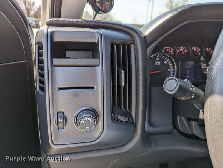 image for item DR6890 2016 Chevrolet Silverado 1500  Crew Cab pickup truck