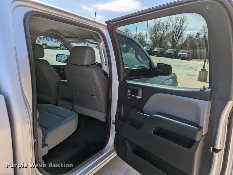 image for item DR6890 2016 Chevrolet Silverado 1500  Crew Cab pickup truck