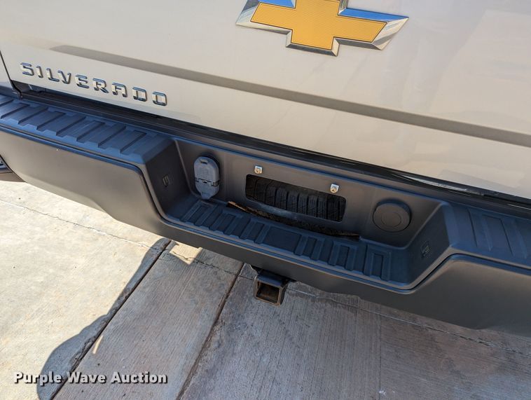 image for item DR6890 2016 Chevrolet Silverado 1500  Crew Cab pickup truck