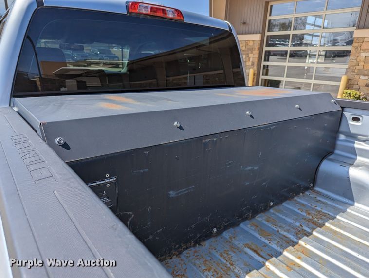 image for item DR6890 2016 Chevrolet Silverado 1500  Crew Cab pickup truck