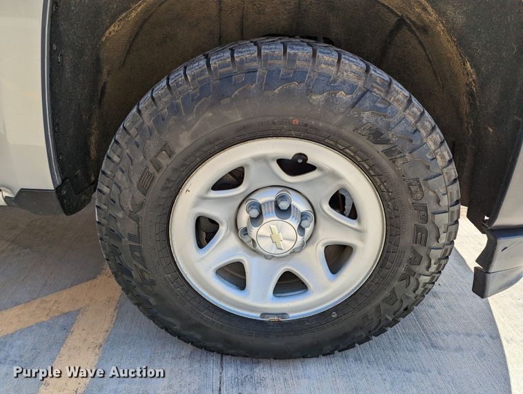 image for item DR6890 2016 Chevrolet Silverado 1500  Crew Cab pickup truck