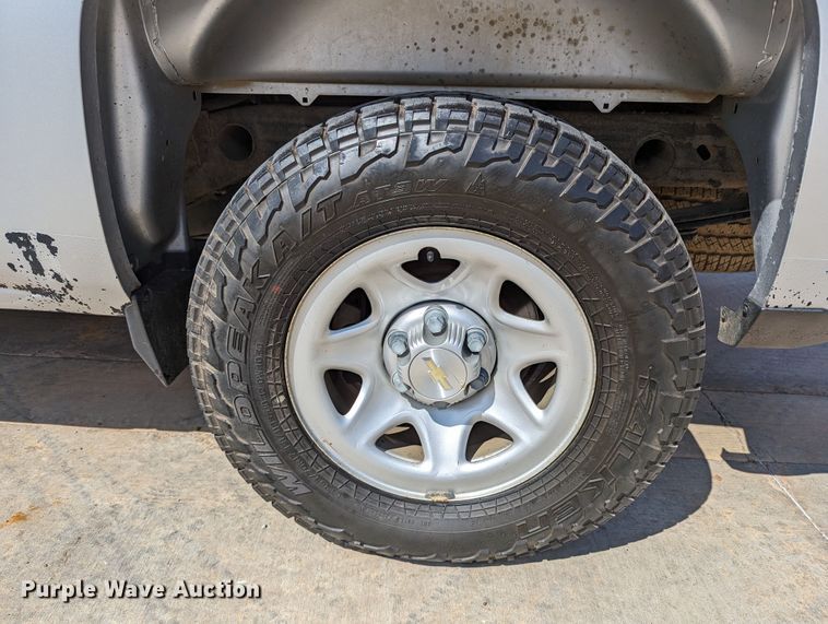 image for item DR6890 2016 Chevrolet Silverado 1500  Crew Cab pickup truck