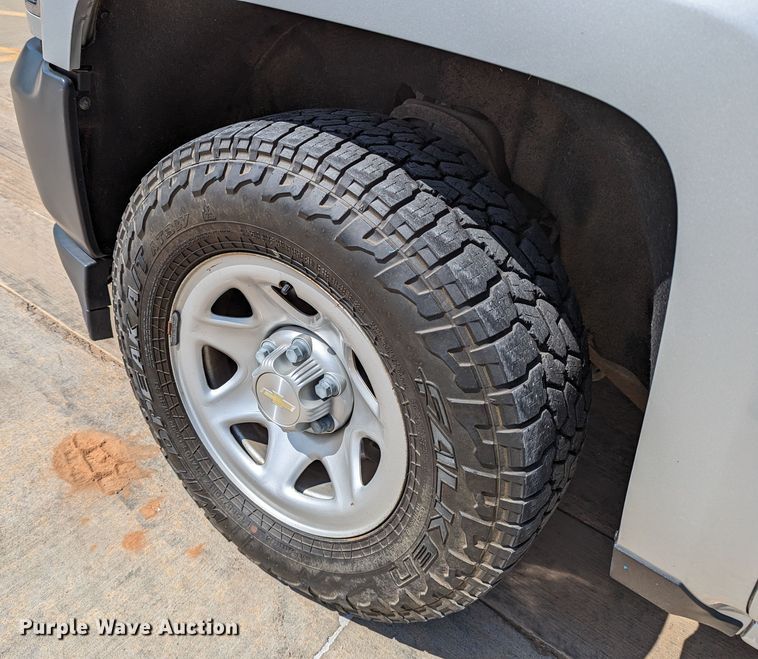 image for item DR6890 2016 Chevrolet Silverado 1500  Crew Cab pickup truck