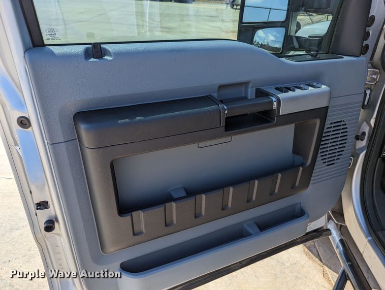 image for item DR6891 2015 Ford F250 Super Duty  Crew Cab pickup truck