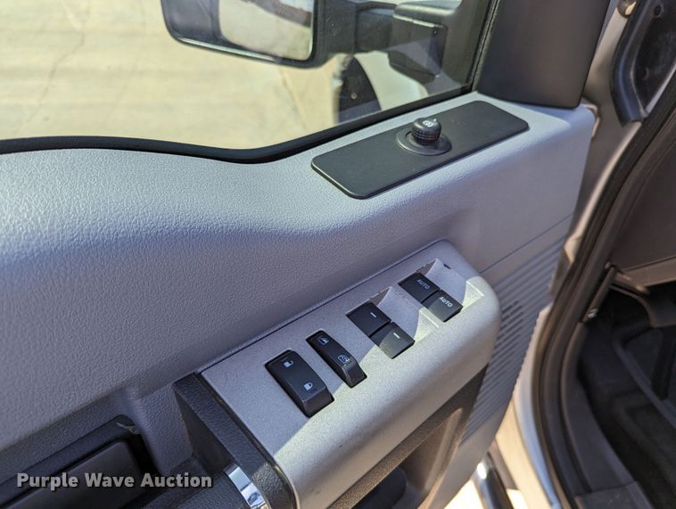 image for item DR6891 2015 Ford F250 Super Duty  Crew Cab pickup truck