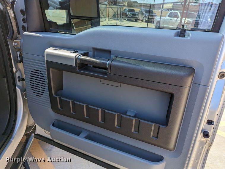 image for item DR6891 2015 Ford F250 Super Duty  Crew Cab pickup truck