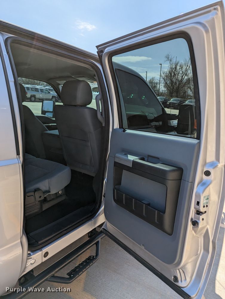 image for item DR6891 2015 Ford F250 Super Duty  Crew Cab pickup truck