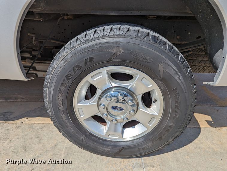 image for item DR6891 2015 Ford F250 Super Duty  Crew Cab pickup truck