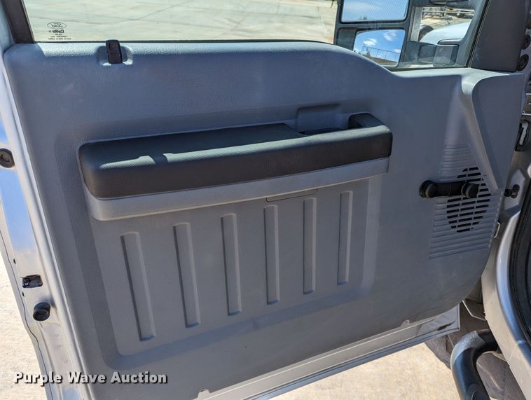 image for item DR6892 2012 Ford F250 Super Duty  pickup truck