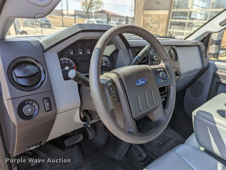 image for item DR6893 2016 Ford F250 Super Duty  pickup truck