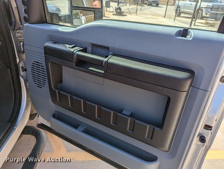 image for item DR6893 2016 Ford F250 Super Duty  pickup truck