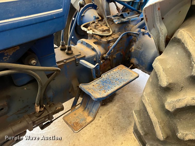 image for item DS2860 1970 Ford 4000  tractor