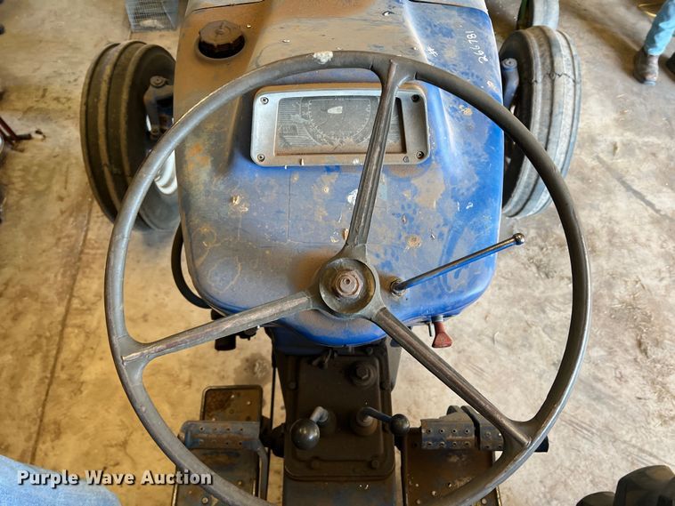 image for item DS2860 1970 Ford 4000  tractor