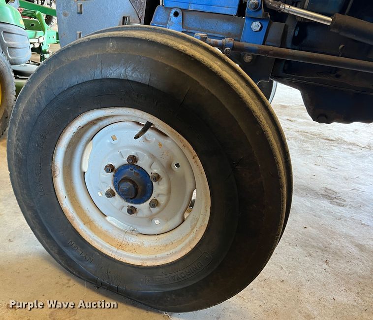 image for item DS2860 1970 Ford 4000  tractor