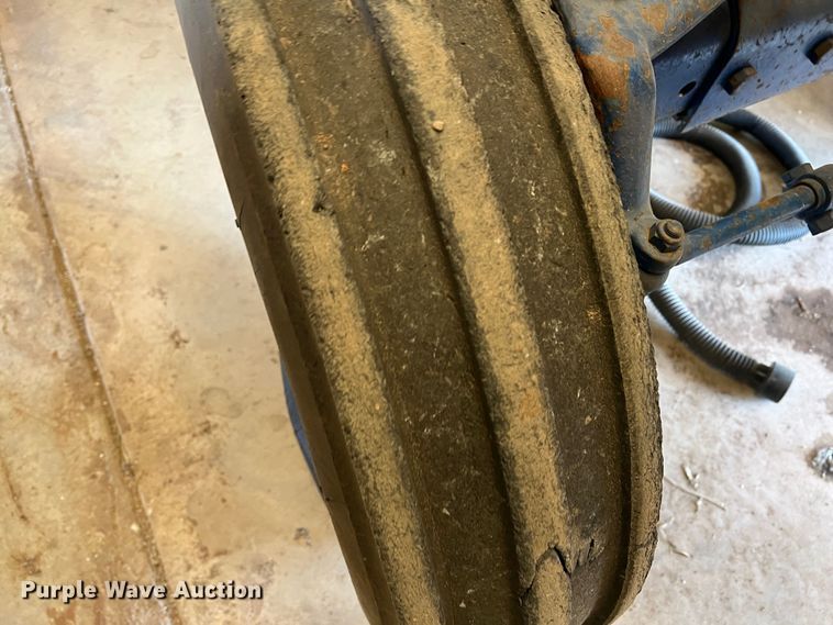 image for item DS2860 1970 Ford 4000  tractor