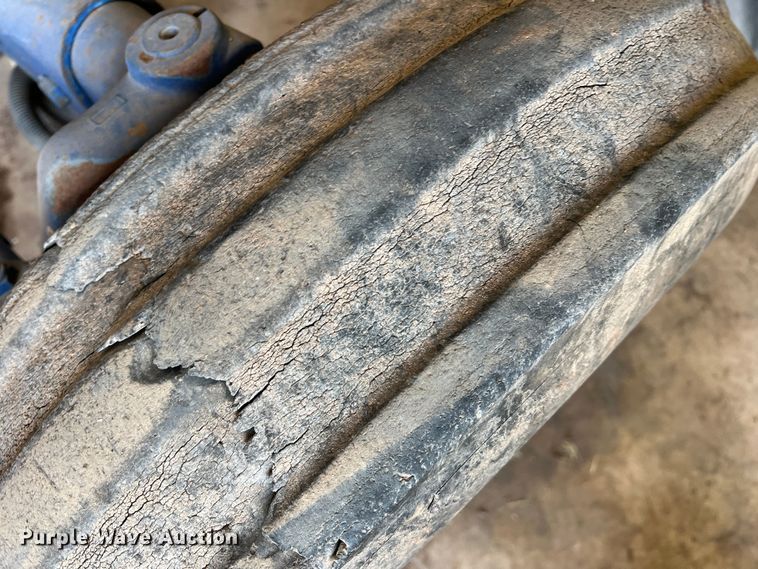 image for item DS2860 1970 Ford 4000  tractor