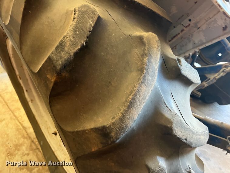 image for item DS2860 1970 Ford 4000  tractor