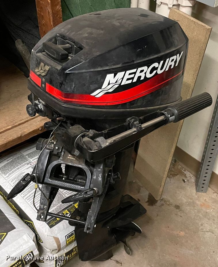 image for item HS9511 2004 Mercury  outboard engine
