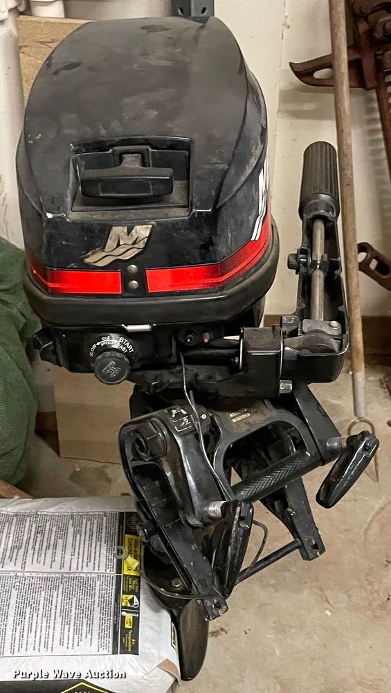 image for item HS9511 2004 Mercury  outboard engine