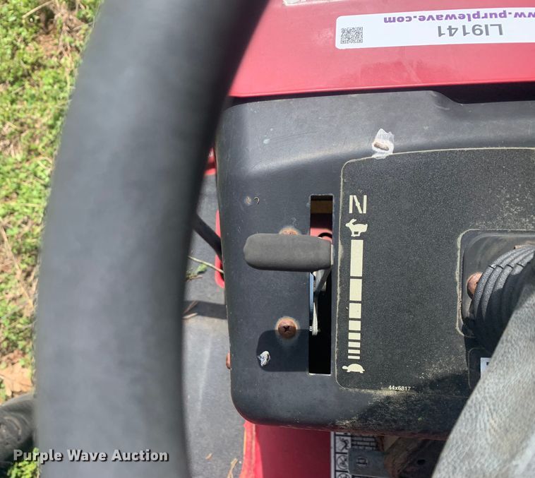 image for item LI9141 1998 Murray 42590X92A  lawn mower