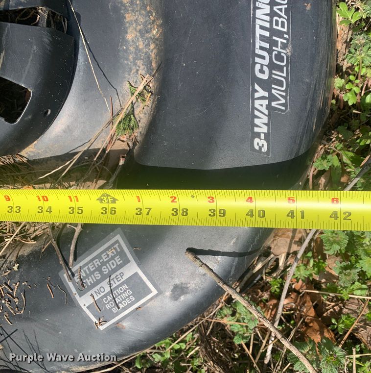 image for item LI9141 1998 Murray 42590X92A  lawn mower