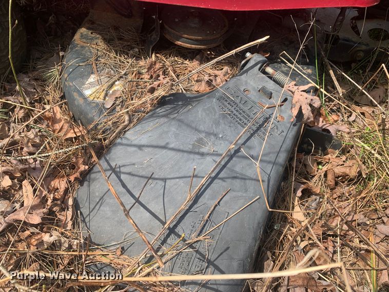 image for item LI9142 1999 Murray 40504X92A  lawn mower