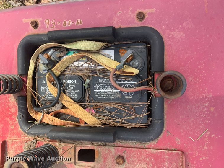 image for item LI9142 1999 Murray 40504X92A  lawn mower