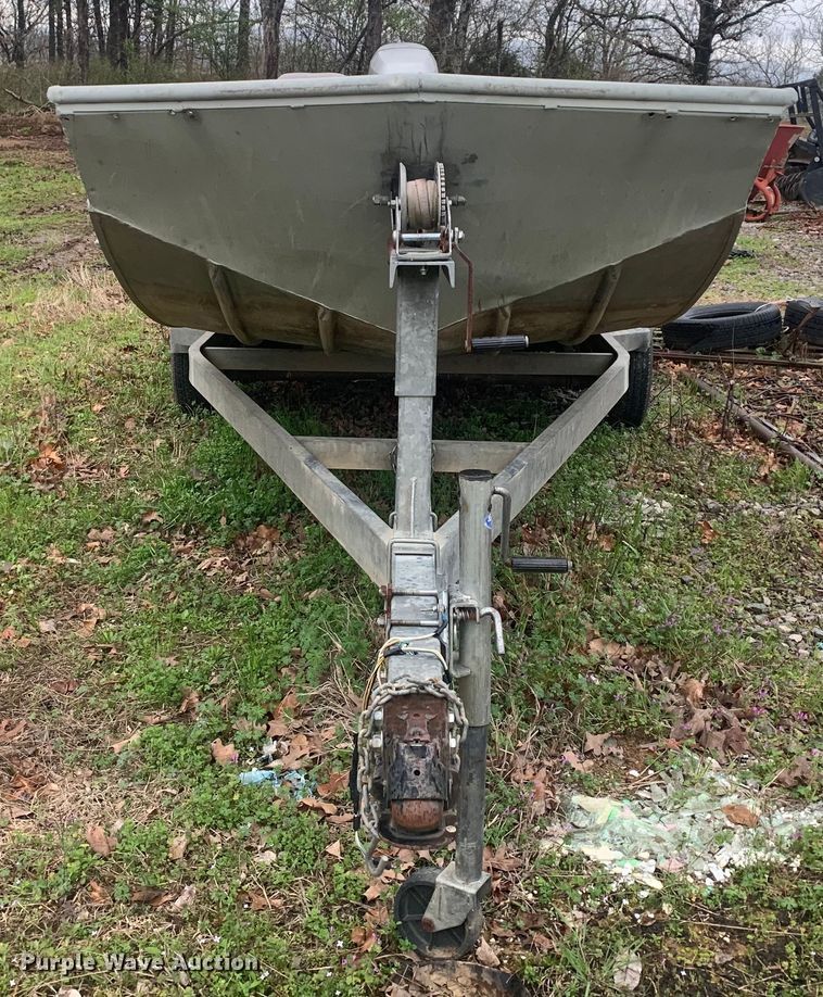 image for item LI9151 1997 Roughneck 1960M  boat