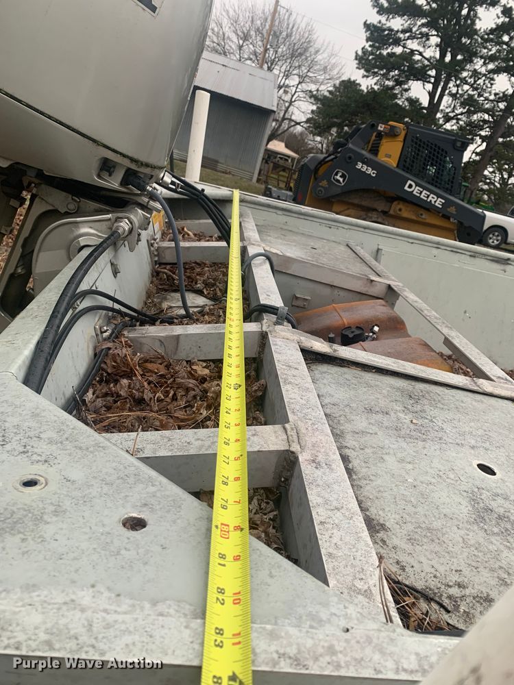 image for item LI9151 1997 Roughneck 1960M  boat