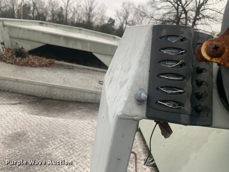 image for item LI9151 1997 Roughneck 1960M  boat