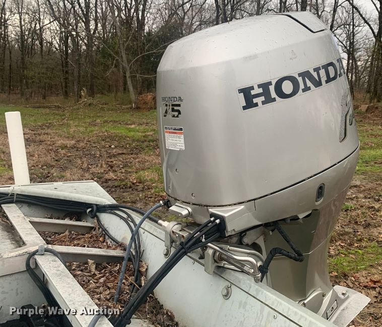 image for item LI9151 1997 Roughneck 1960M  boat